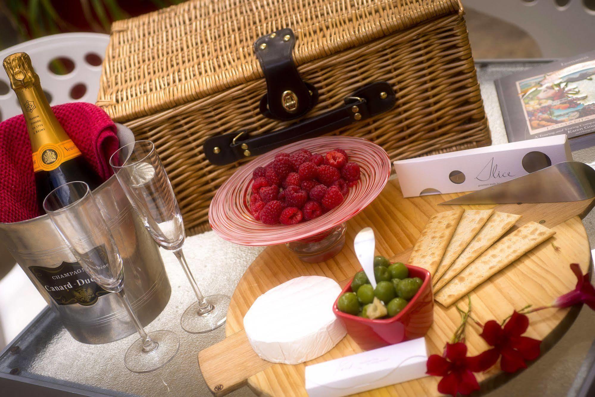Twofourtwo Boutique Apartments Launceston Bagian luar foto