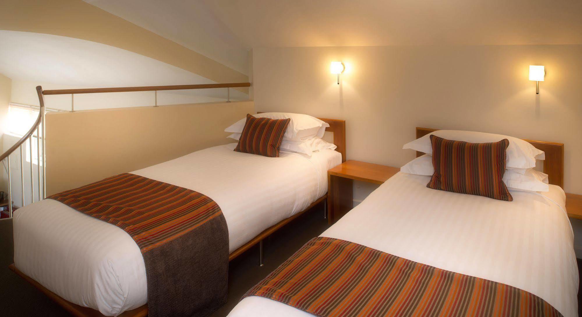 Twofourtwo Boutique Apartments Launceston Bagian luar foto