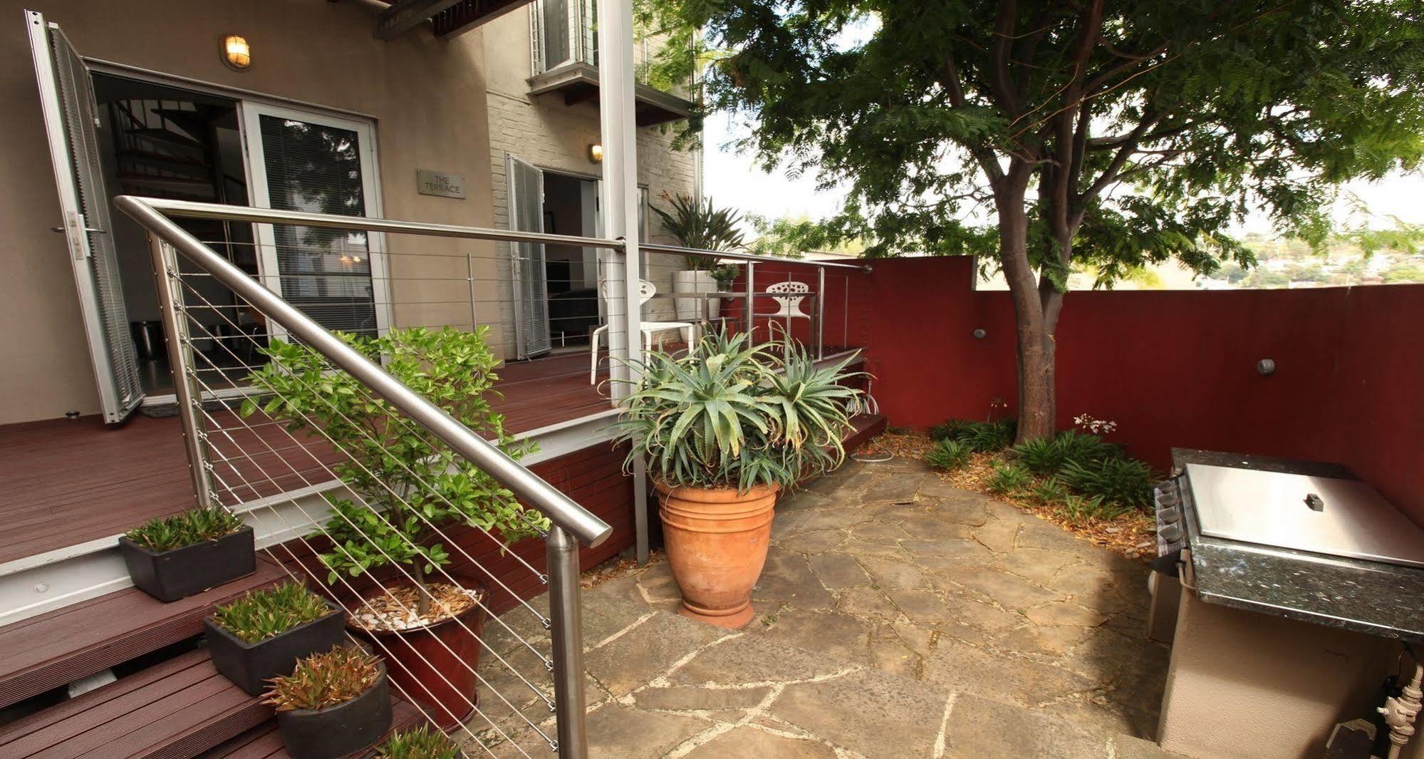 Twofourtwo Boutique Apartments Launceston Bagian luar foto